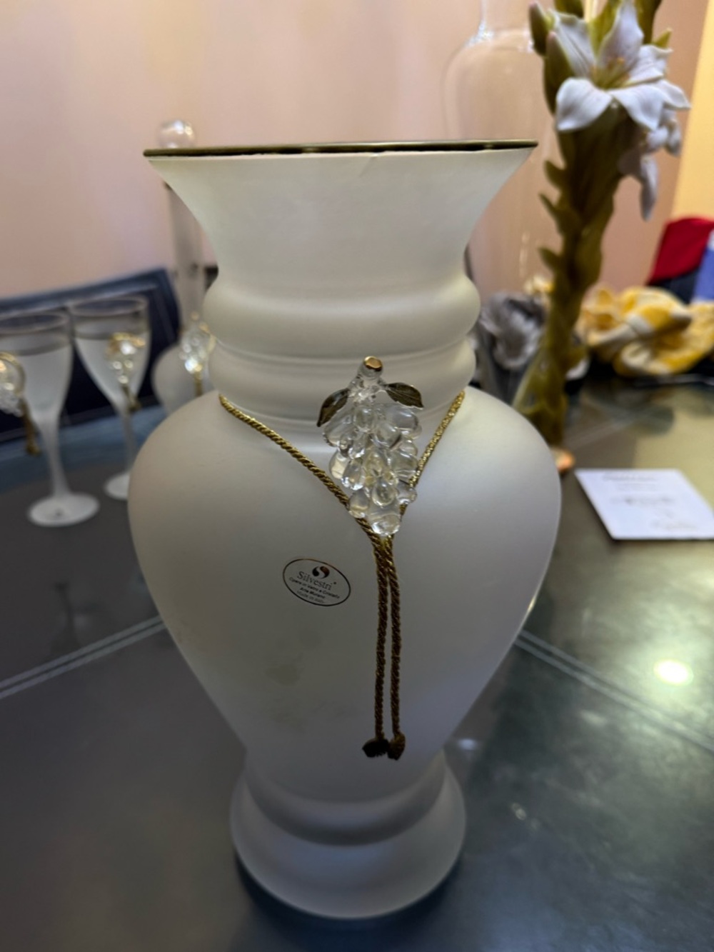 ✨ Murano Style Frosted Glass Vase w/ Gold Accent & Crystal Grapes – New w/ Tag ✨ - Picture 3 of 6
